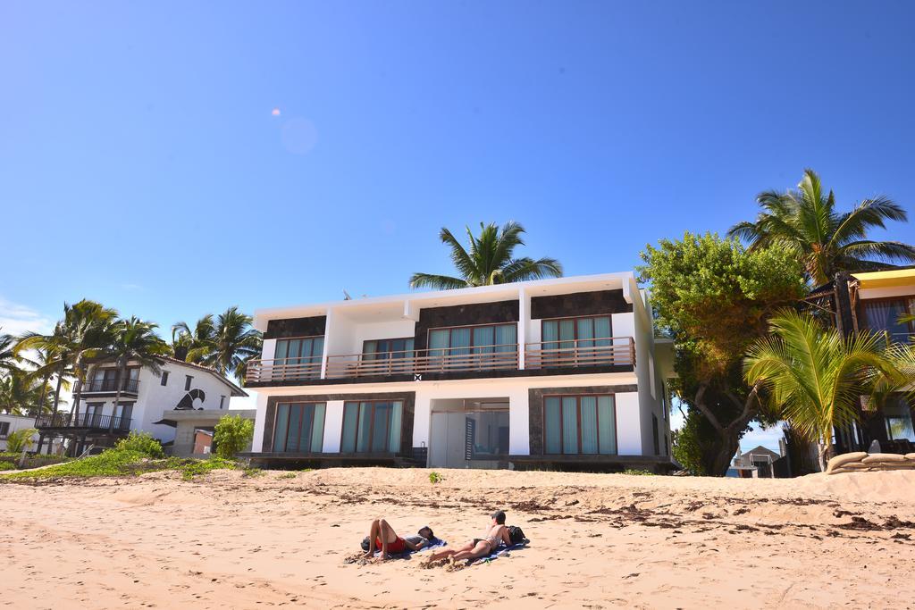 Cormorant Beach House Bed & Breakfast Puerto Villamil Exterior photo